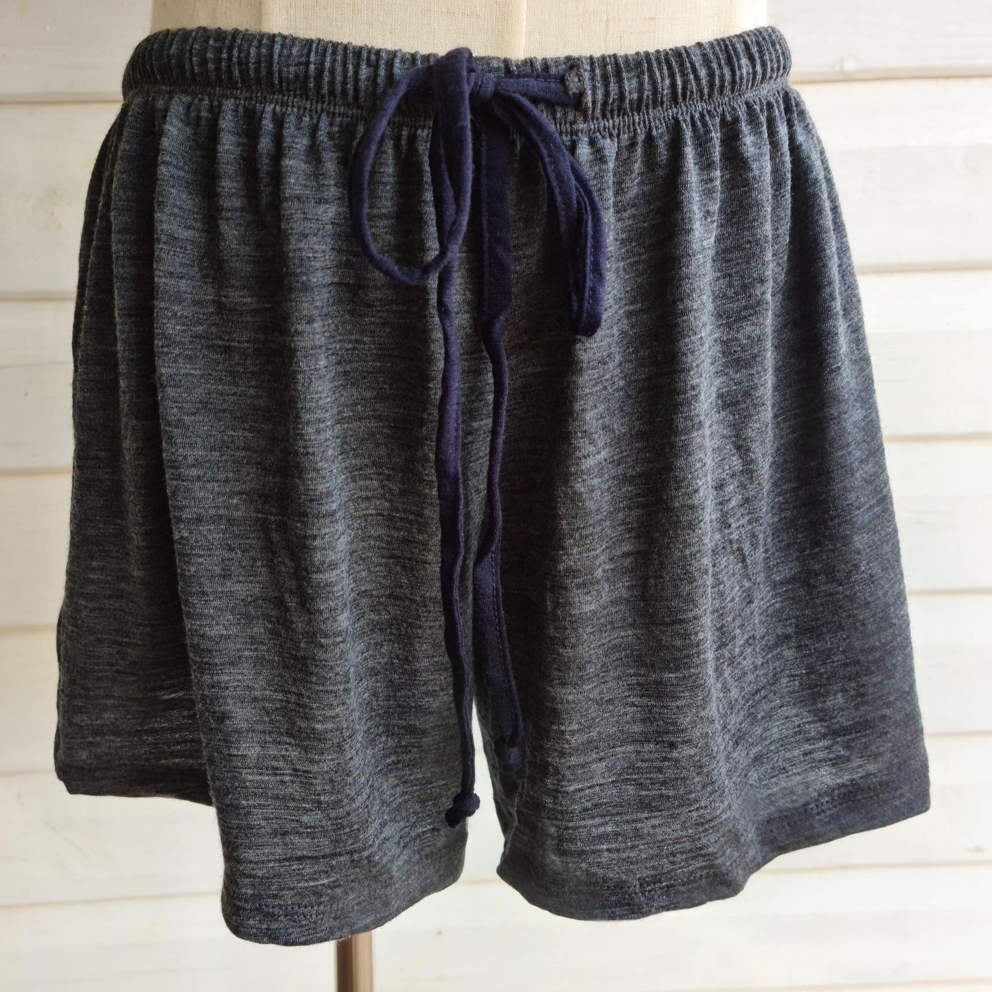 Women's Sleep Shorts | 100% Merino Wool Charcoal- Navy Tie